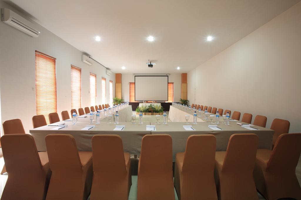 Narmada Convention Hall Hotel Mataram Exterior photo